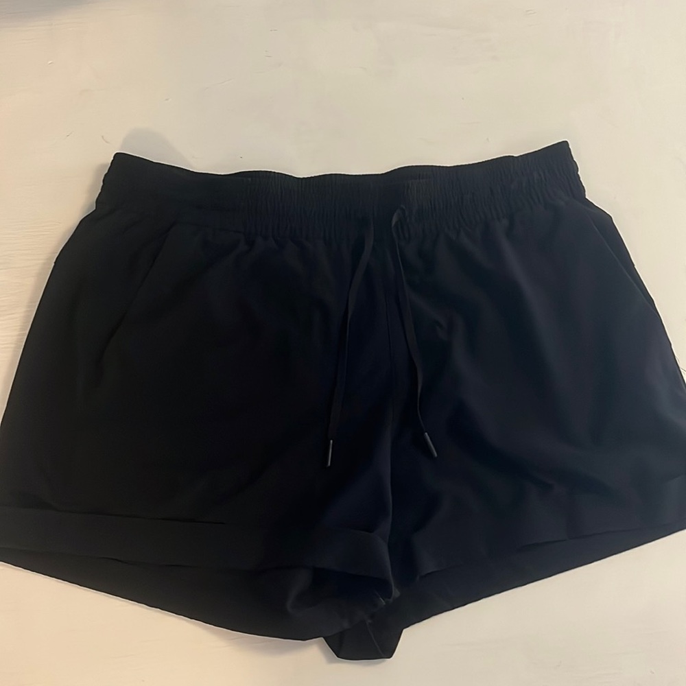 EUC Lululemon Spring Break Away Shorts